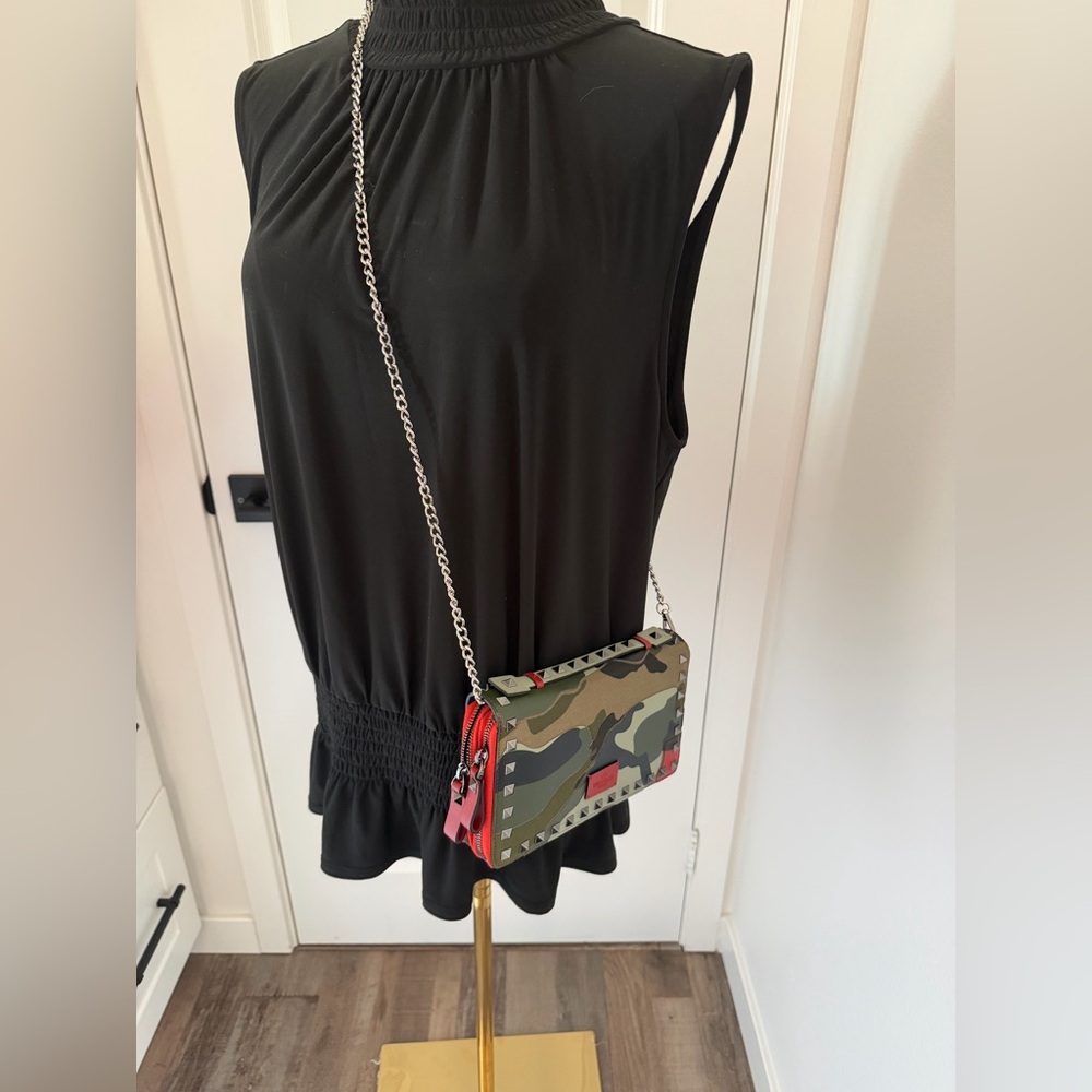 🌟🌟SOLD🌟🌟EUC Valentino Nappa Canvas Camouflage Rockstud Organizer Wallet - Picture 11 of 12